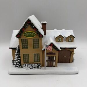 Vintage John Deere Hawthorne Village Light Up Deer Creek Fire Station 2004 91481